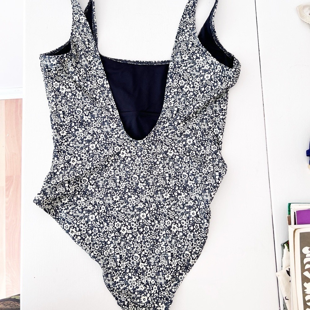 Everlane ReNew One Piece Swimsuit Navy Cream Floral Square Neck Large - Picture 3 of 7